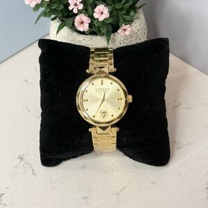 Versus Versace Women's Quartz Covent Garden Gold-Tone Stainless Steel Bracelet